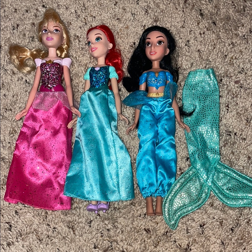 Princess doll lot.